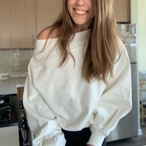 Oversized Off the shoulder sweatshirt